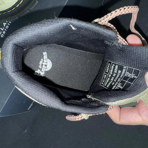 Dr. Martens Buwick Womens Size 8L Utility Boots Extra Tough Lace Up Pale Olive - Picture 12 of 15